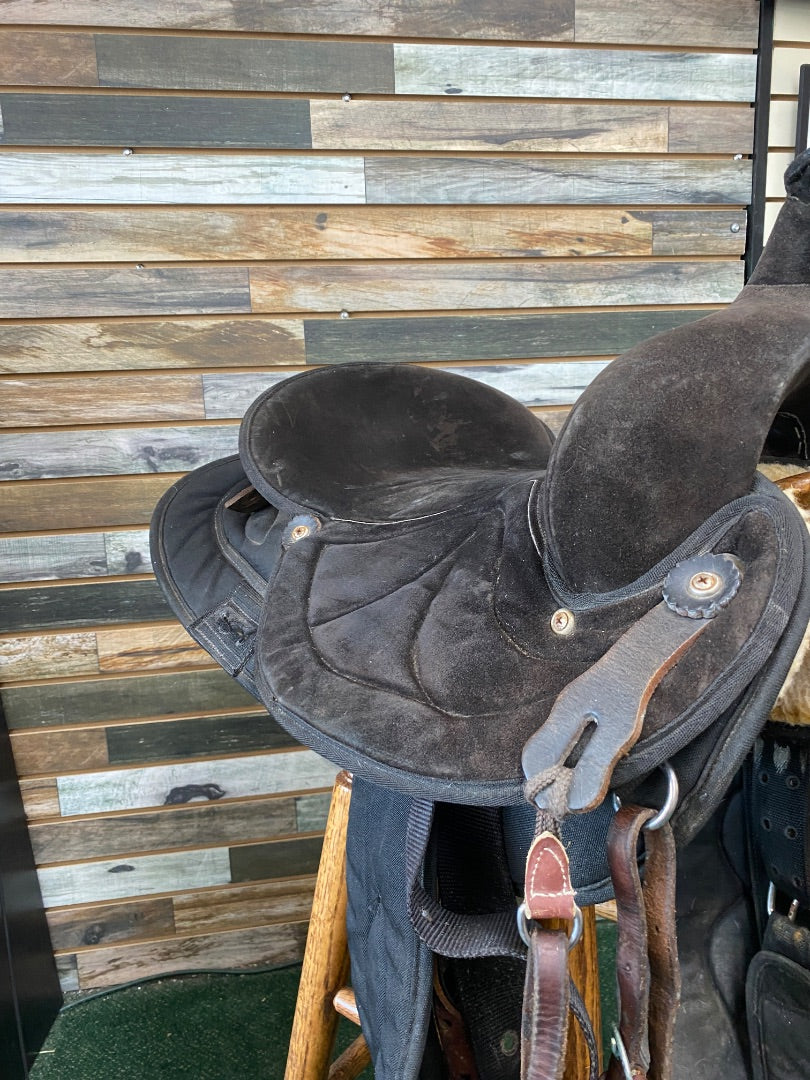 USED Big Horn Synthetic saddle 17" Black