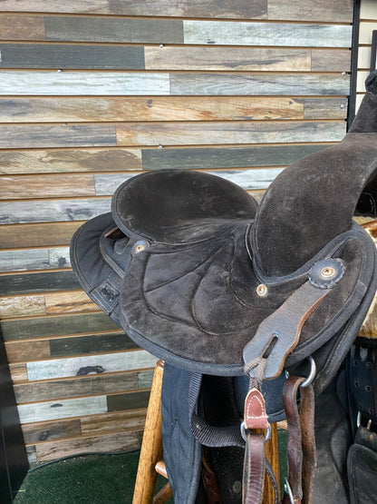 USED Big Horn Synthetic saddle 17" Black