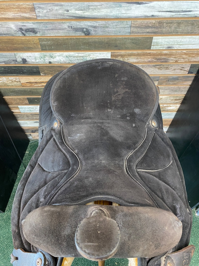 USED Big Horn Synthetic saddle 17" Black