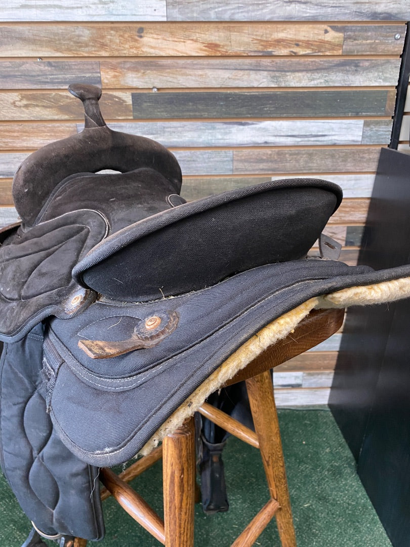 USED Big Horn Synthetic saddle 17" Black