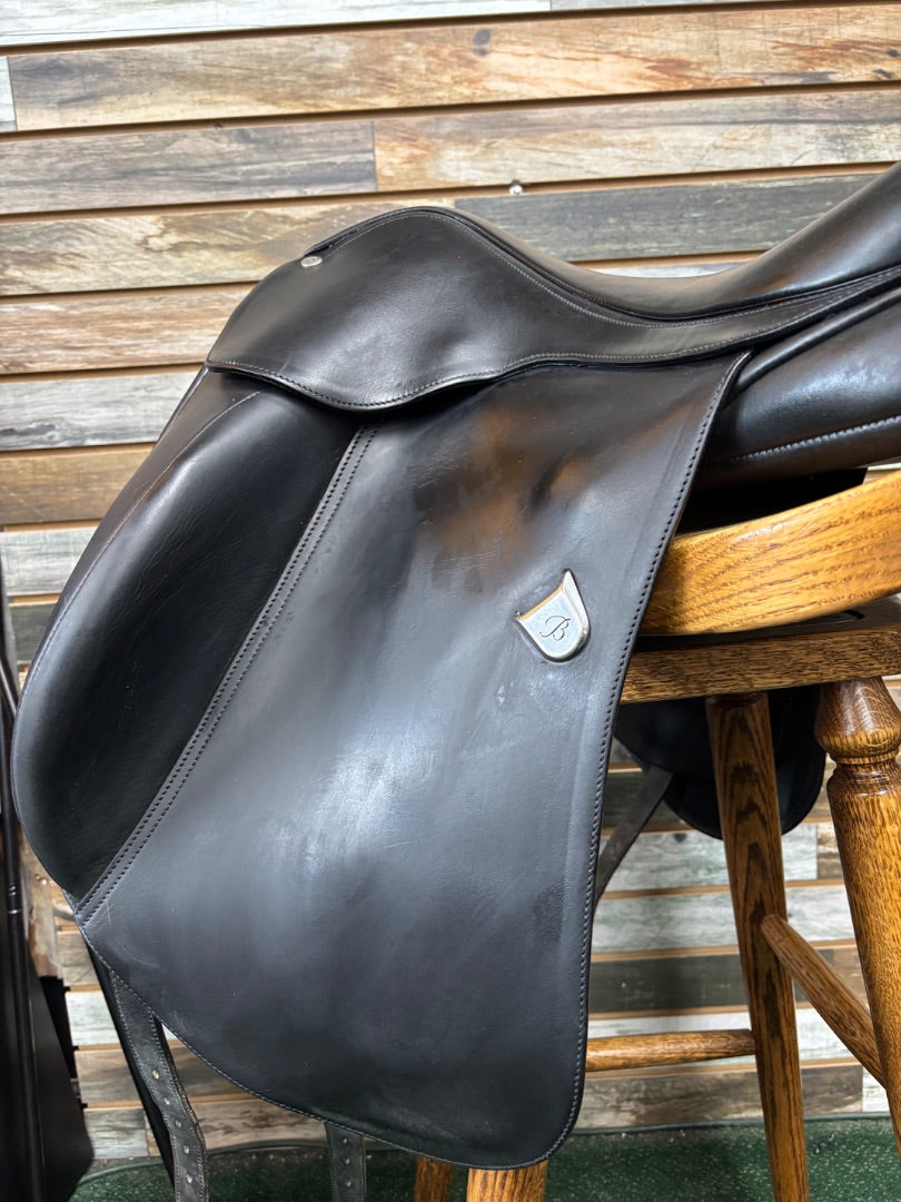 USED Bates Innova Monoflap Dressage Saddle 18" Black