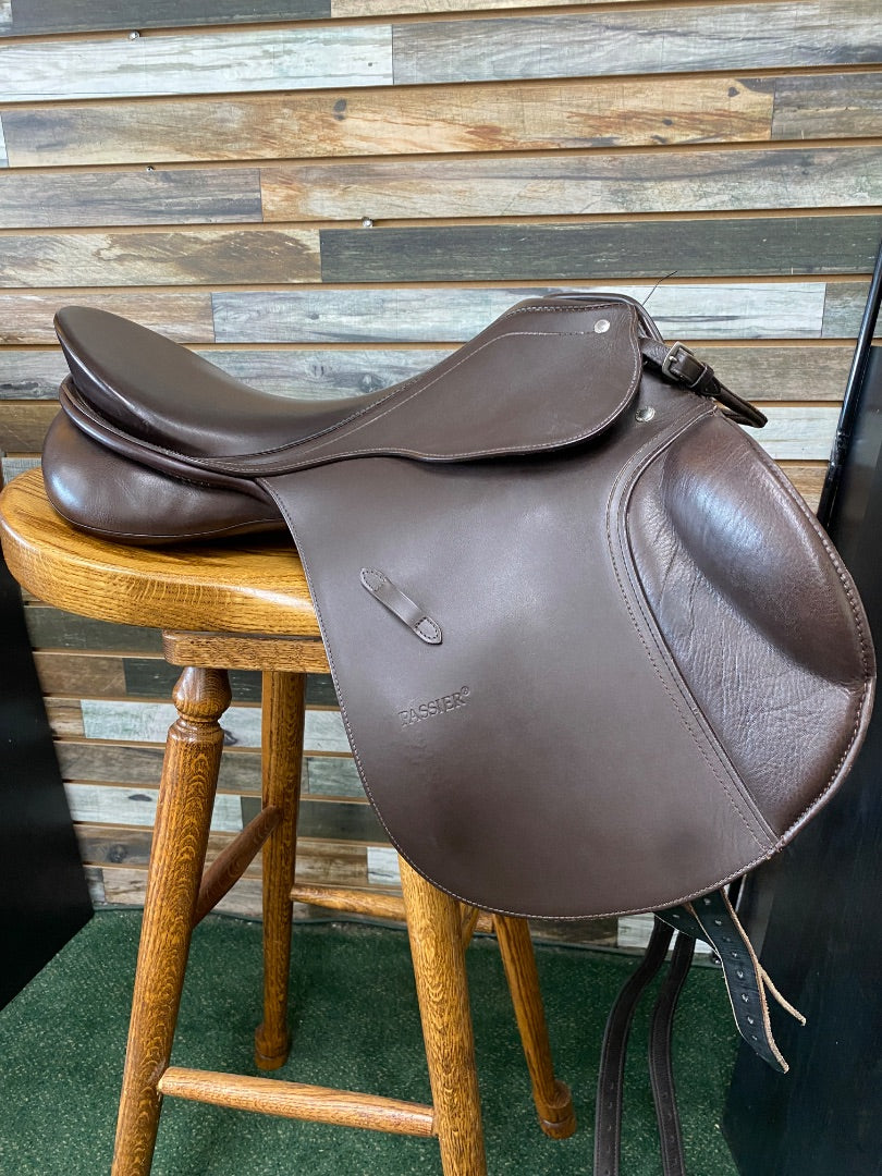 USED Passier Avior Jump Saddle with Stirrup Leathers 17" Havana