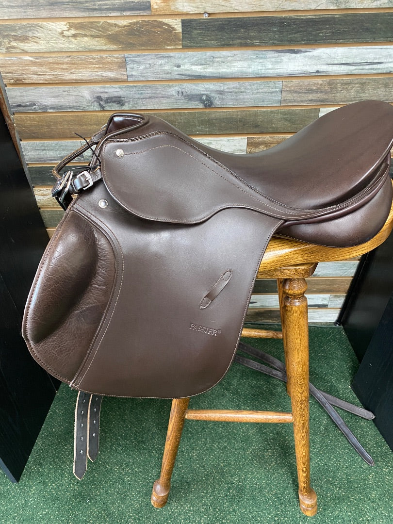 USED Passier Avior Jump Saddle with Stirrup Leathers 17" Havana