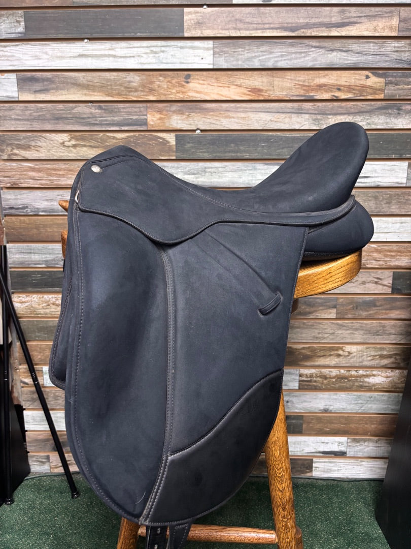 USED Wintec Isabell Dressage Saddle 18"