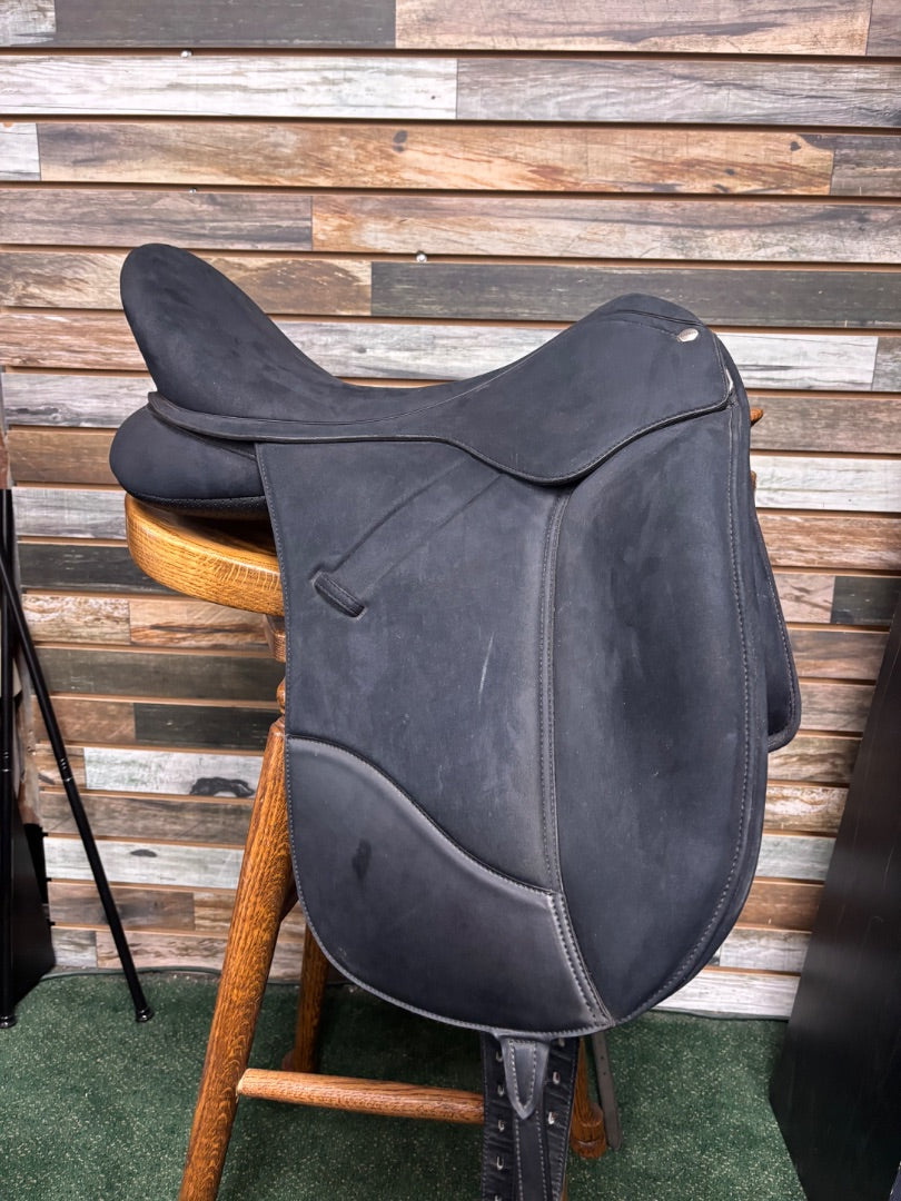 USED Wintec Isabell Dressage Saddle 18"