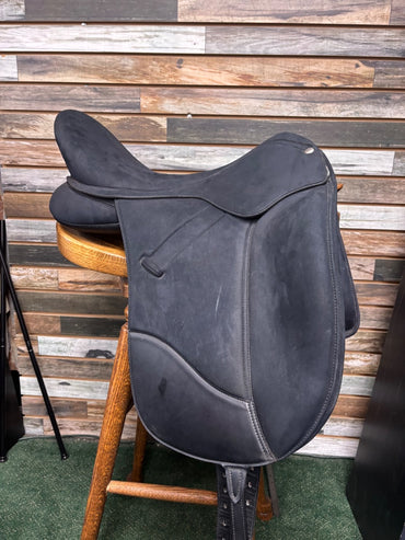 USED Wintec Isabell Dressage Saddle 18"