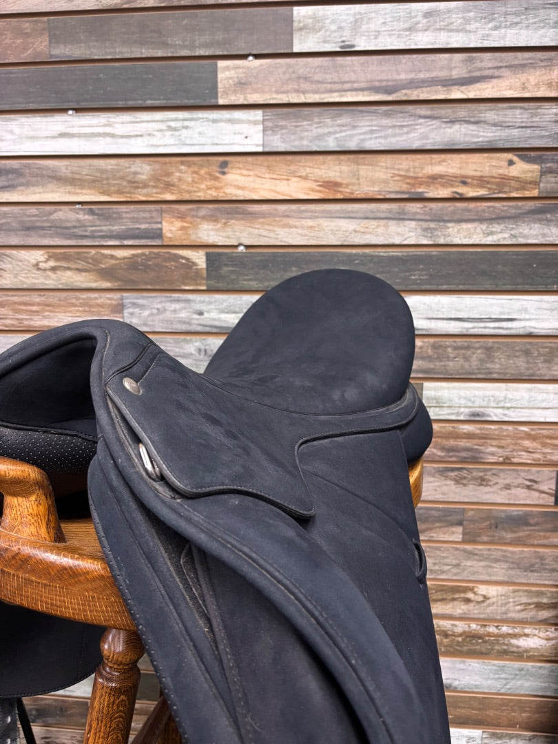USED Wintec Isabell Dressage Saddle 18"