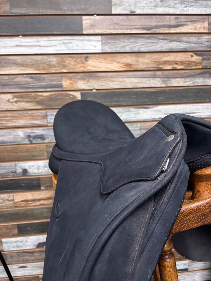 USED Wintec Isabell Dressage Saddle 18"