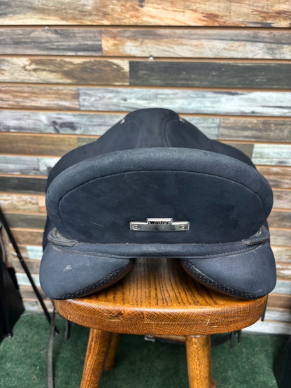 USED Wintec Isabell Dressage Saddle 18"