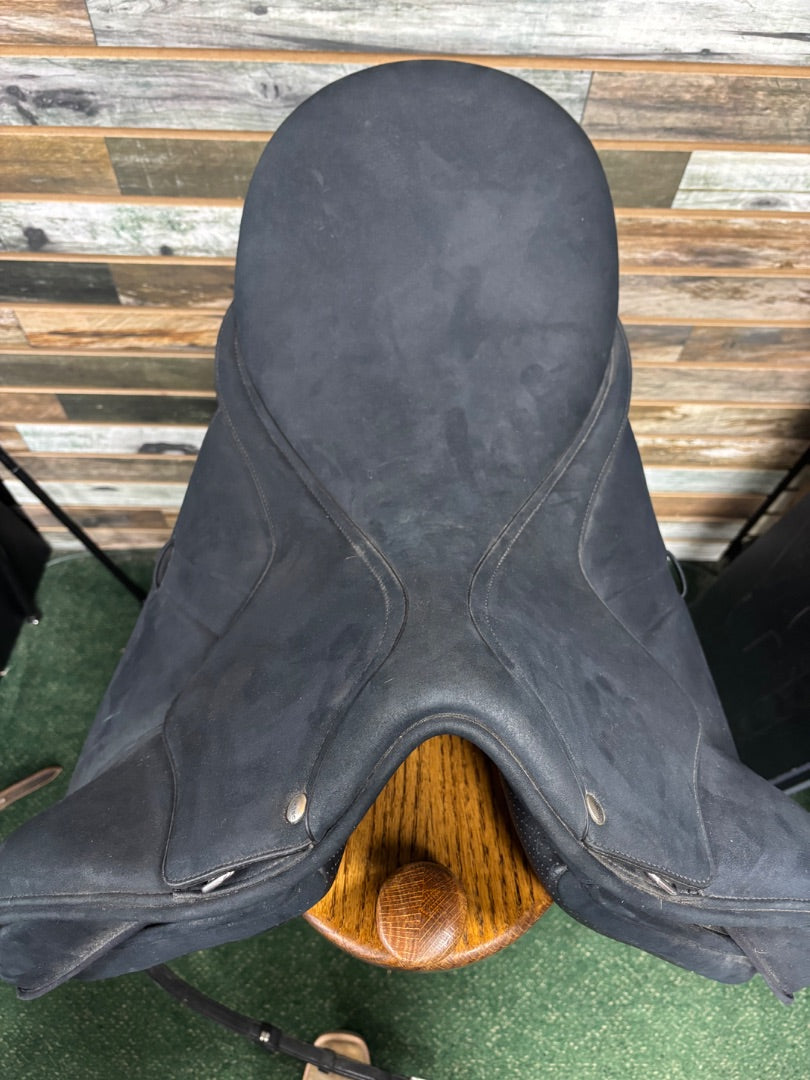 USED Wintec Isabell Dressage Saddle 18"