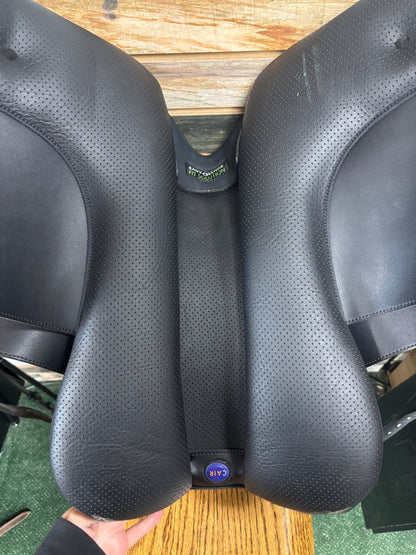 USED Wintec Isabell Dressage Saddle 18"