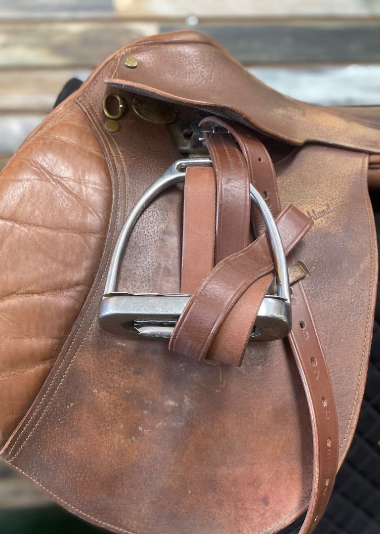 USED Ashland Close Contact English Saddle 17.5" Havana