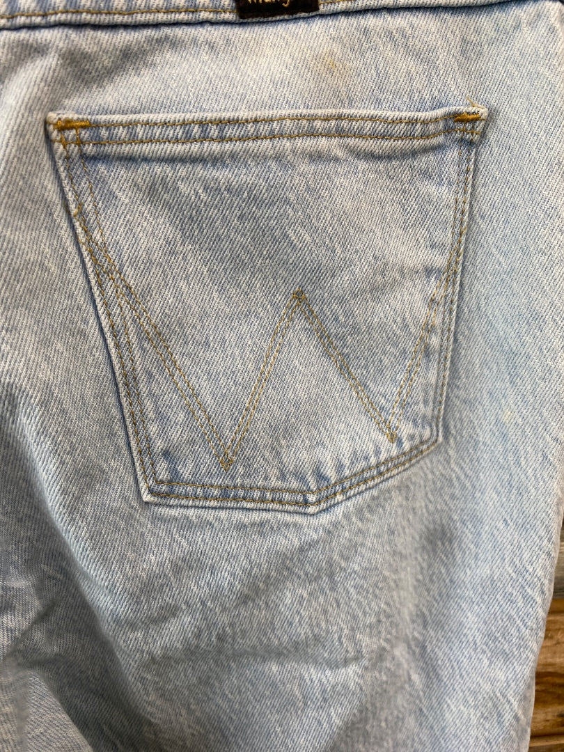USED Wrangler Highrise Fierce Flare 8x32 Light Wash