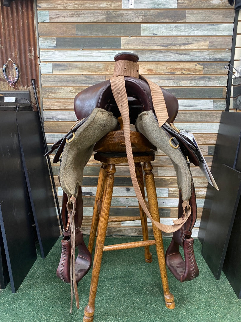 USED Tucker Ultimate Trail Comfort - High Plains 17.5" Dark Oil