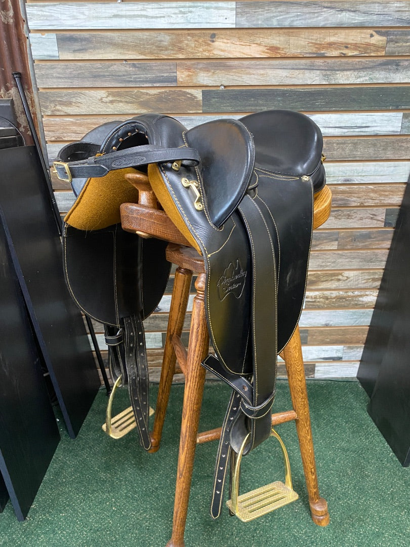 USED Down Under Saddle Supply Aulstralian Saddle 16 1/2" Black w/Brass Accents & Stiching