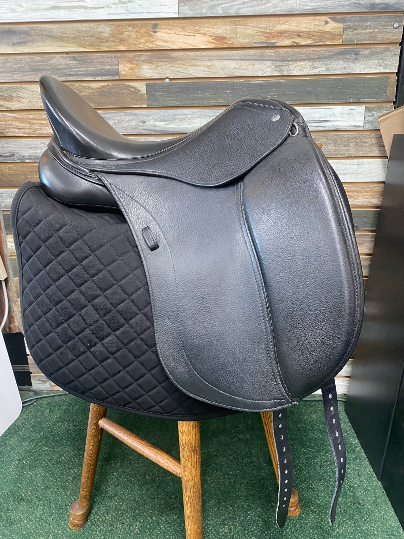 USED Schleese Infinity II Dressage Saddle 17.5" Black