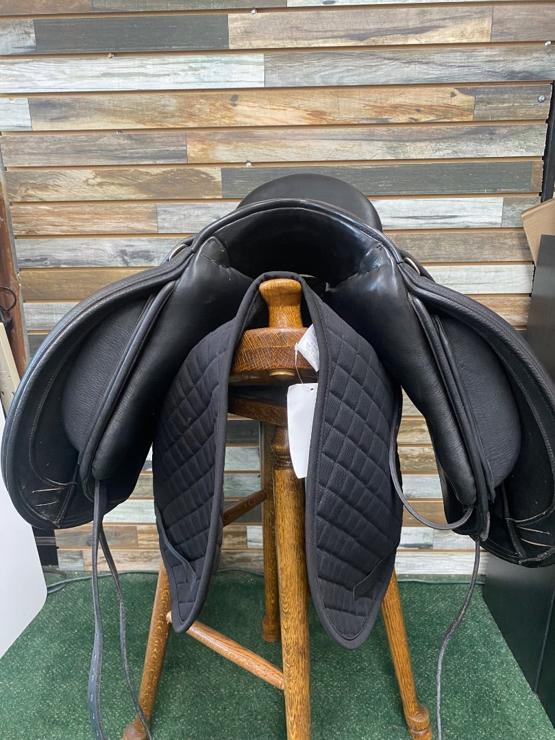 USED Schleese Infinity II Dressage Saddle 17.5" Black