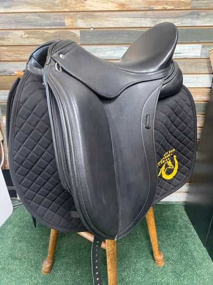 USED Schleese Infinity II Dressage Saddle 17.5" Black