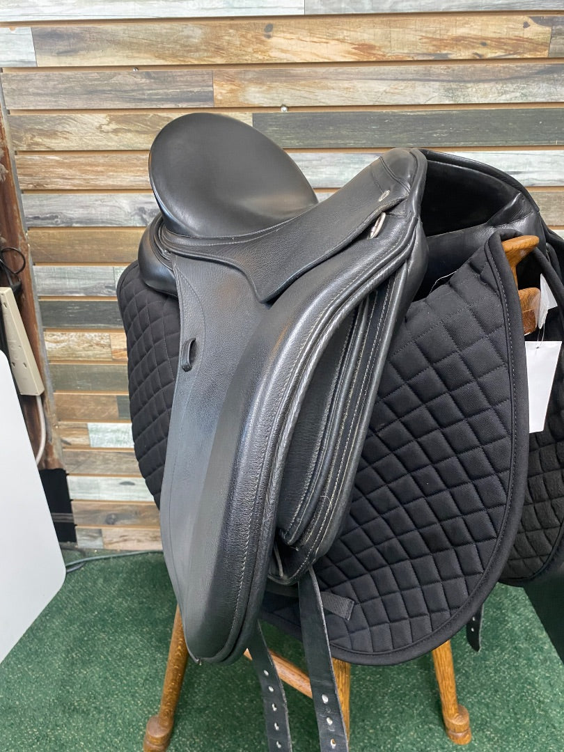 USED Schleese Infinity II Dressage Saddle 17.5" Black