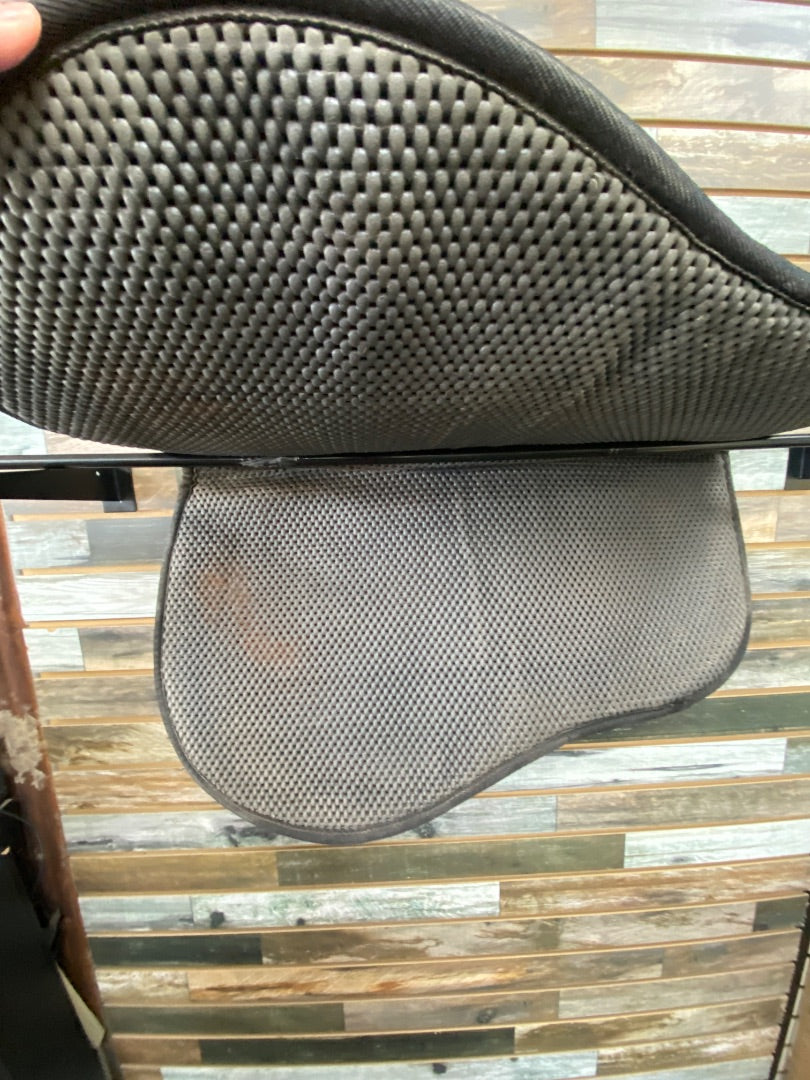 USED Reinsman Contoured Trail Pad 30” x 17” x 12” Black