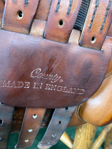 USED Country Conquest Close Contact Saddle 17" Medium Oil