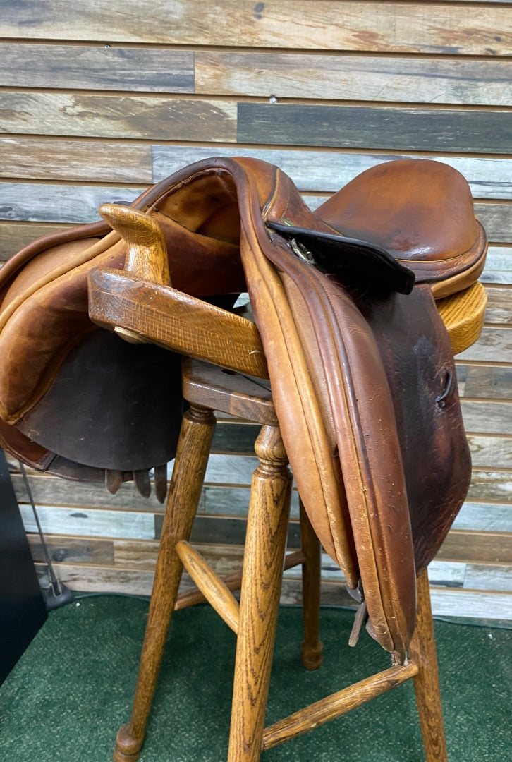 USED Country Conquest Close Contact Saddle 17" Medium Oil