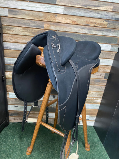 USED Wintec Australian Saddle 16" Black w/ Rosegold Stitching