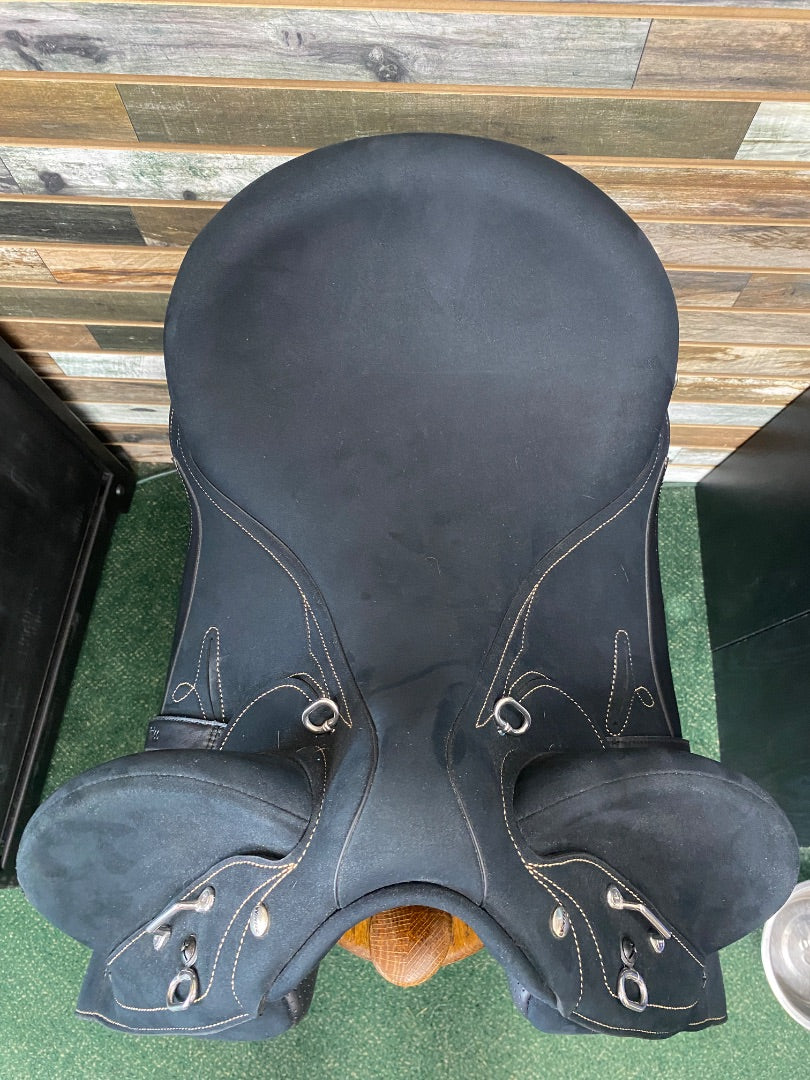 USED Wintec Australian Saddle 16" Black w/ Rosegold Stitching