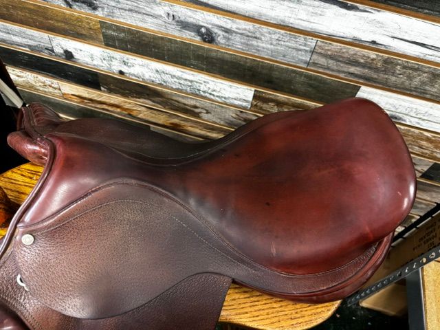 USED Barnsby Close Contact English Saddle 18” Medium Oil