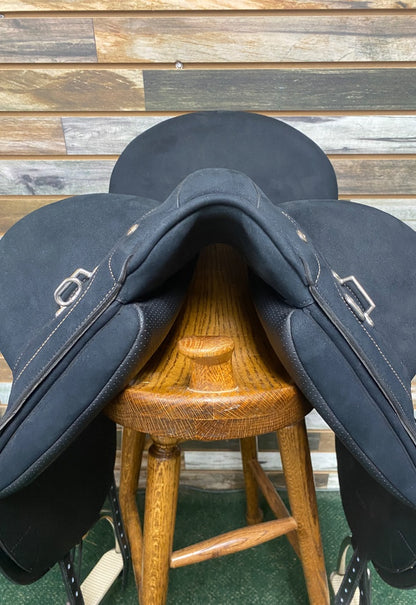 USED Wintec Australian Saddle 16" Black w/ Rosegold Stitching