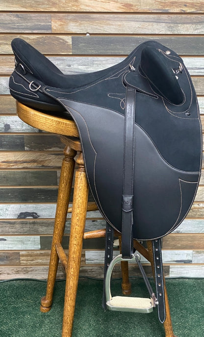 USED Wintec Australian Saddle 16" Black w/ Rosegold Stitching