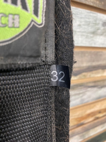 USED Weaver Felt Smart Cinch 32" Black