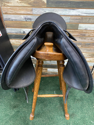 USED Wintec Syntheic Dressage Saddle 17 1/2" Black