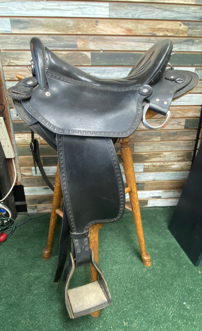 USED Double Creek Henry Miller Saddlery Endurance Trail Saddle 16" Black