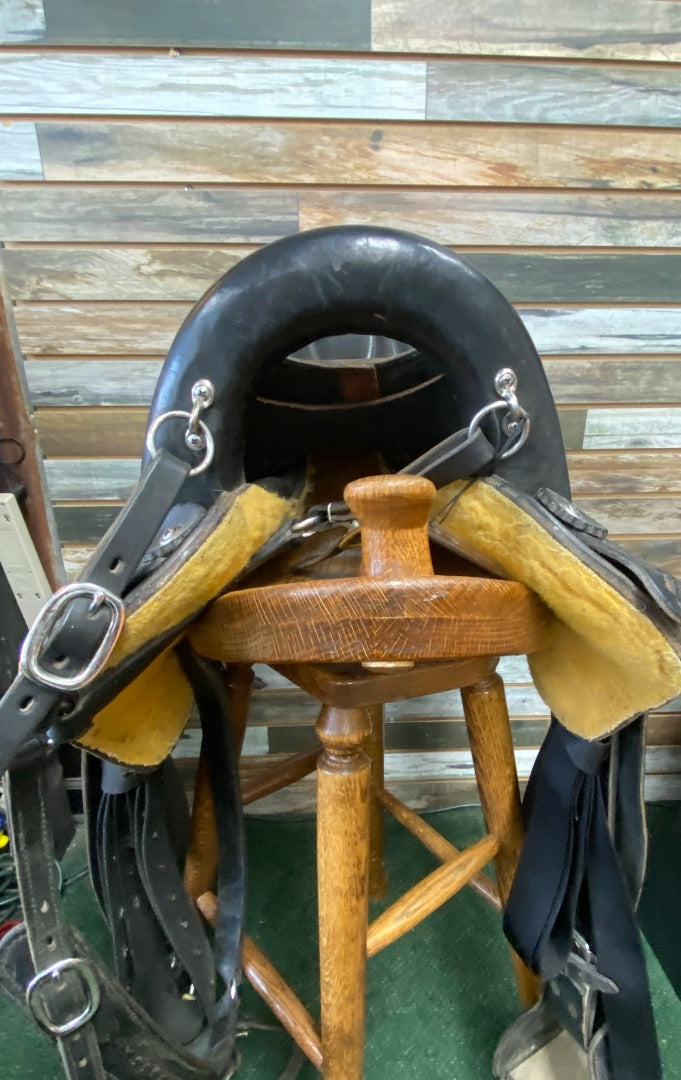 USED Double Creek Henry Miller Saddlery Endurance Trail Saddle 16" Black