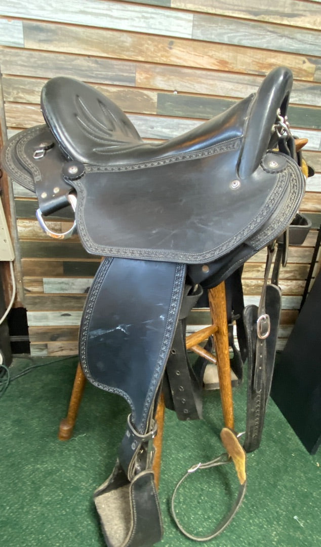 USED Double Creek Henry Miller Saddlery Endurance Trail Saddle 16" Black