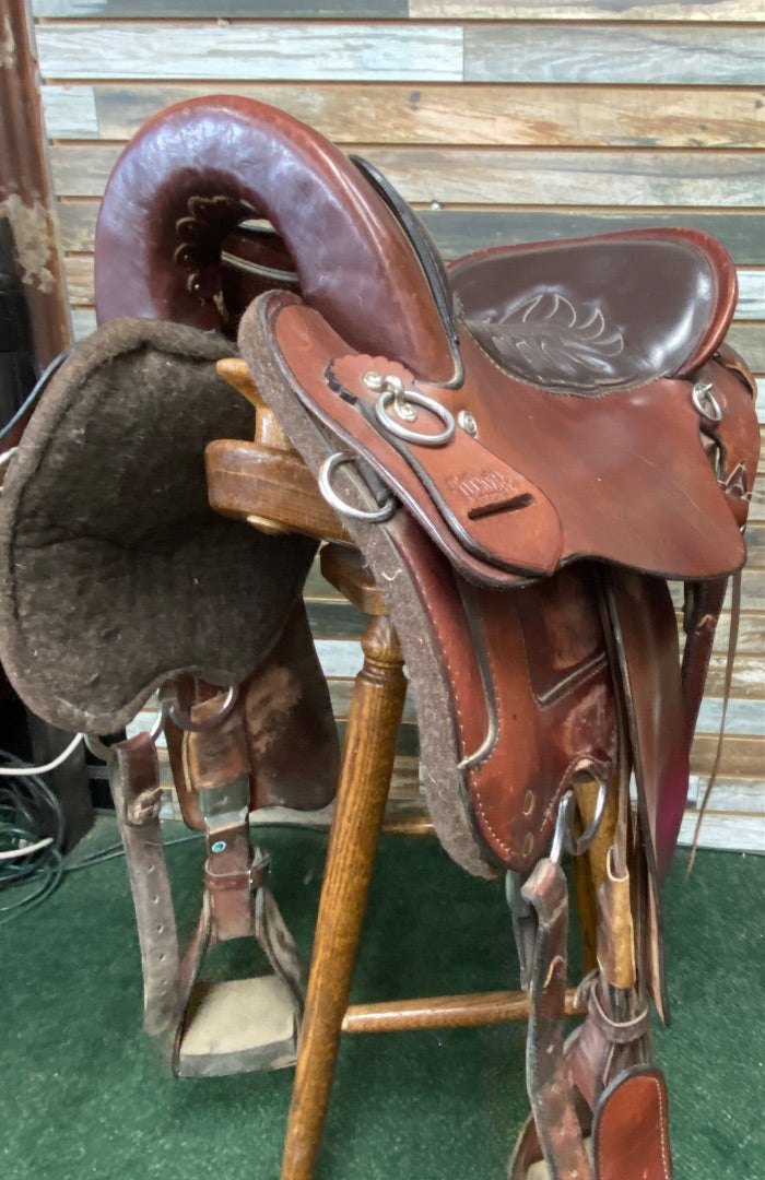 USED Tucker Endurance Saddle Medium Oil