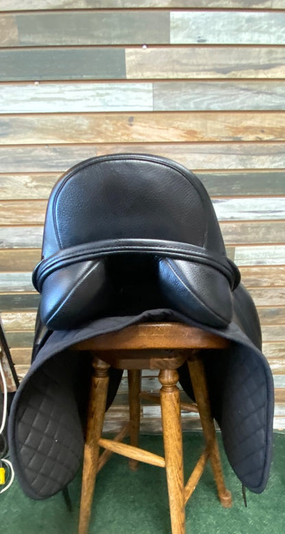 USED Kent & Masters Dressage Saddle 18" Black