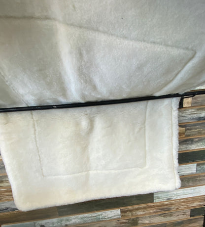 USED  Western Fleece Pad 30"x32" White