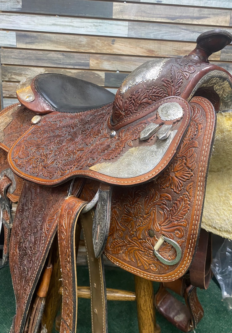 USED Hereford 16" Western Pleasure Saddle - 7" Gullet, MD/O