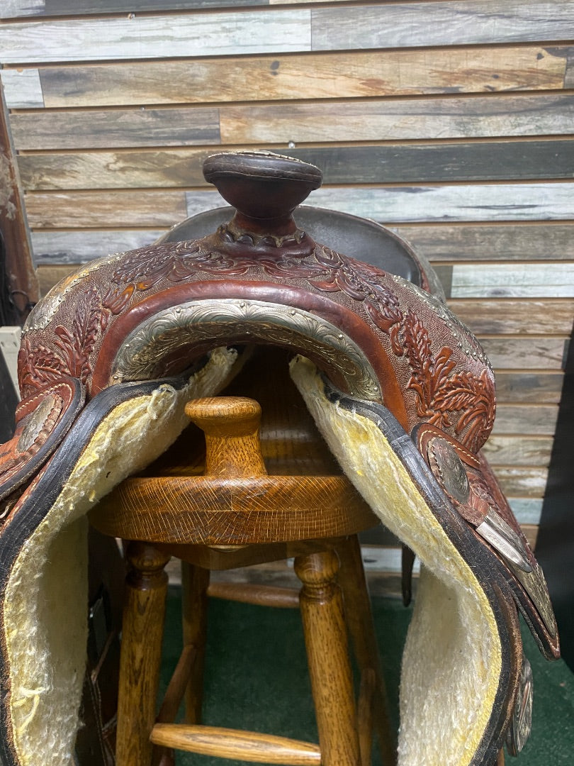 USED Hereford 16" Western Pleasure Saddle - 7" Gullet, MD/O