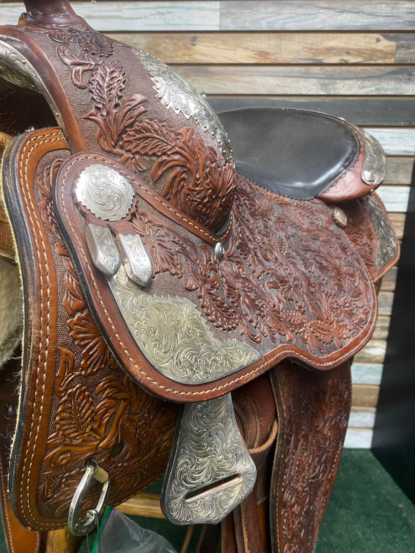 USED Hereford 16" Western Pleasure Saddle - 7" Gullet, MD/O