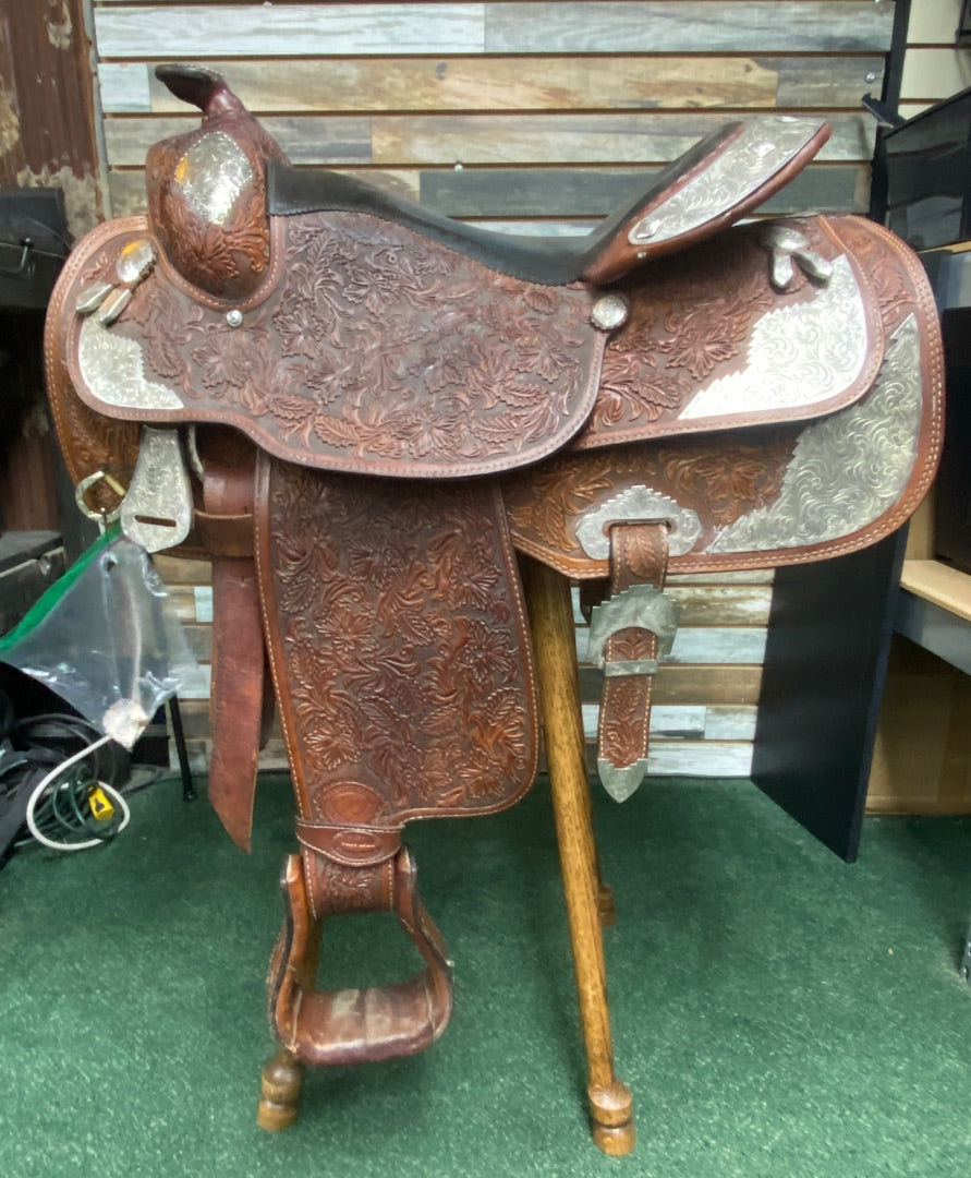 USED Hereford 16" Western Pleasure Saddle - 7" Gullet, MD/O