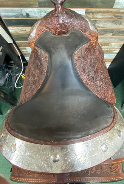 USED Hereford 16" Western Pleasure Saddle - 7" Gullet, MD/O
