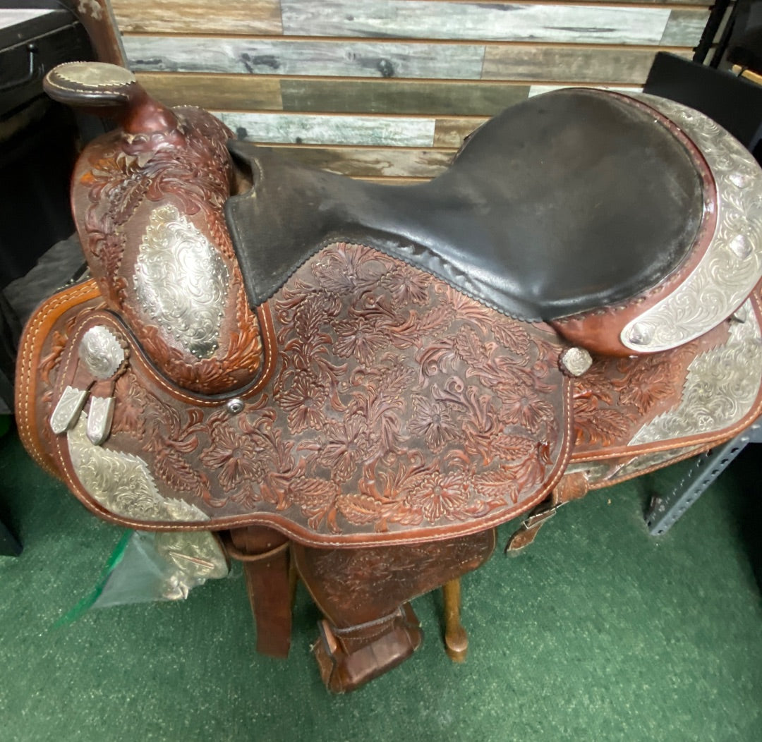 USED Hereford 16" Western Pleasure Saddle - 7" Gullet, MD/O