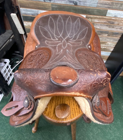 USED SIMCO Western Pleasure Saddle – Model #3140 | 15" Seat | 6" Gullet