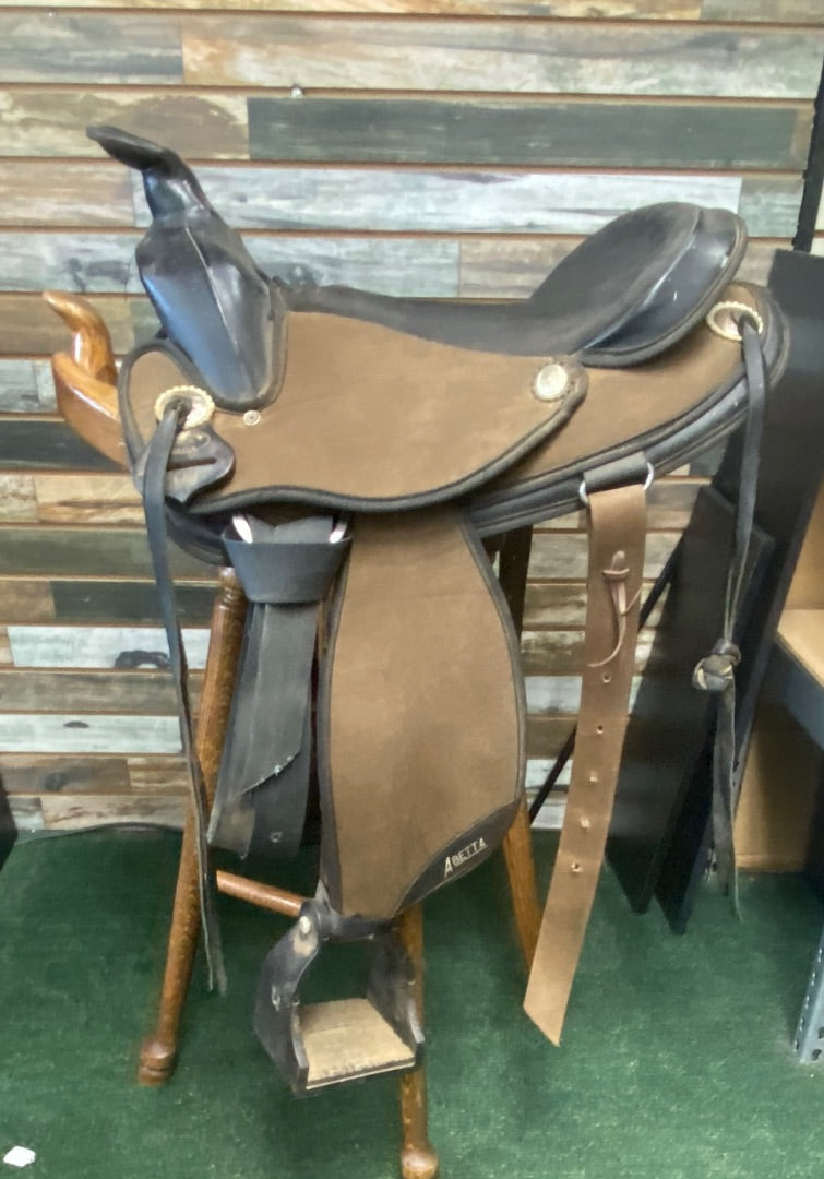 USED Abetta Synthetic Trail Saddle 15" Seat