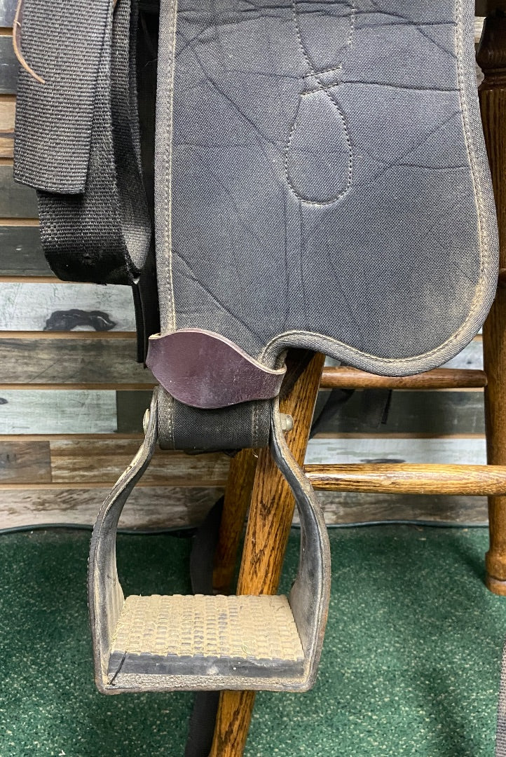 USED Crest Ridge Saddlery Half Synthetic Trail Saddle 15.5" Seat 7" Gullet Dark Oil