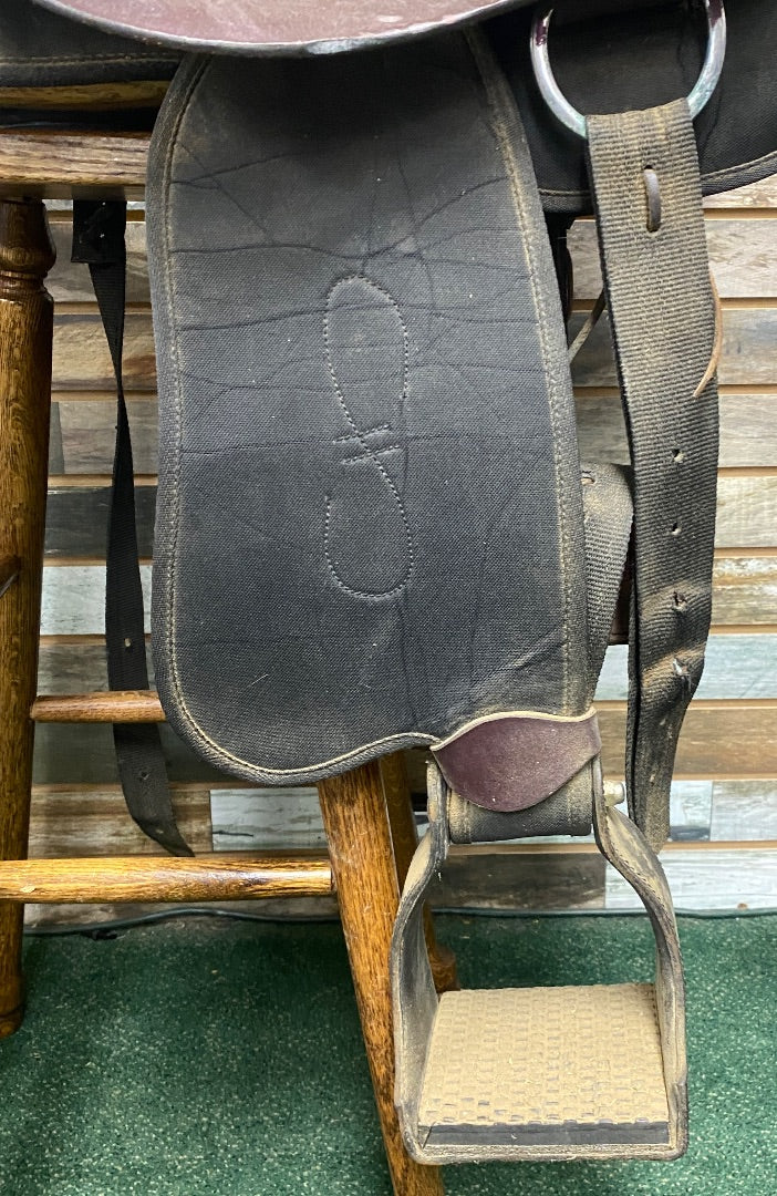 USED Crest Ridge Saddlery Half Synthetic Trail Saddle 15.5" Seat 7" Gullet Dark Oil