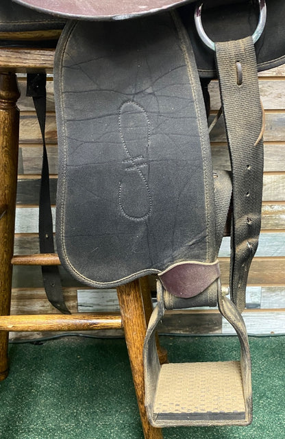 USED Crest Ridge Saddlery Half Synthetic Trail Saddle 15.5" Seat 7" Gullet Dark Oil